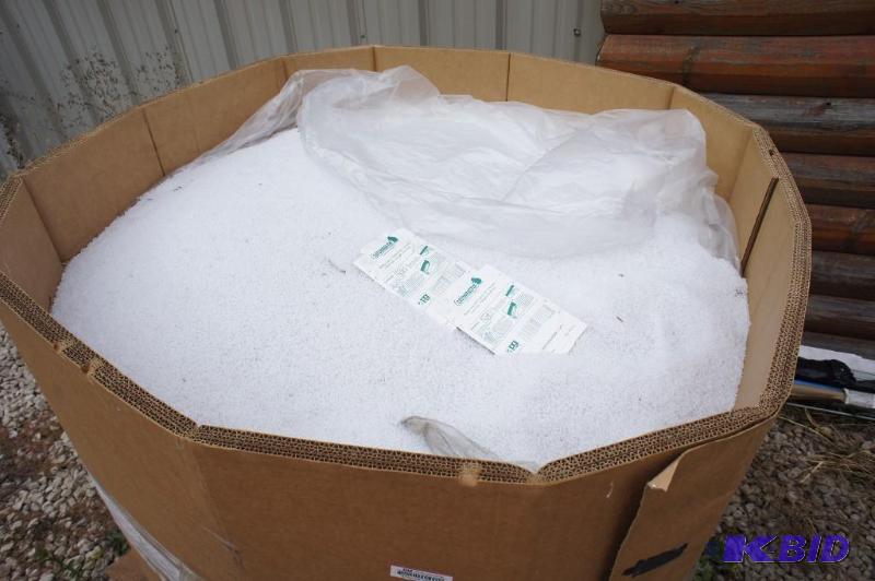 lot 5 image: Box of Nexeo Brand small plastic molding bead...
