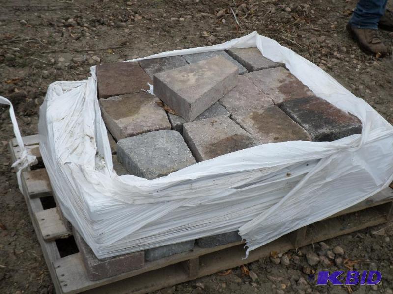 Pallet Of Borgert Tubled Landscape Block...