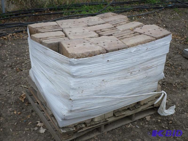 Pallet Of Retaining Wall Block...