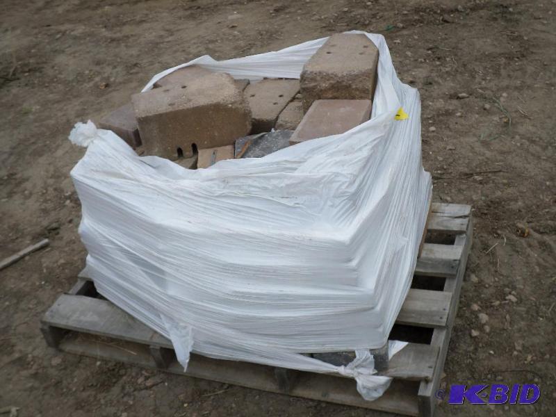 Pallet Of Mixed Landscape Block &amp Retaini...