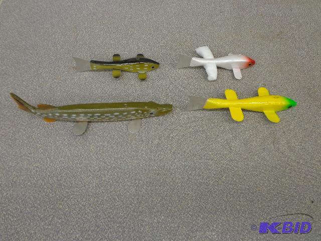 4 Spearing Decoys 1- Old 9 12&quot Pike 3- ...