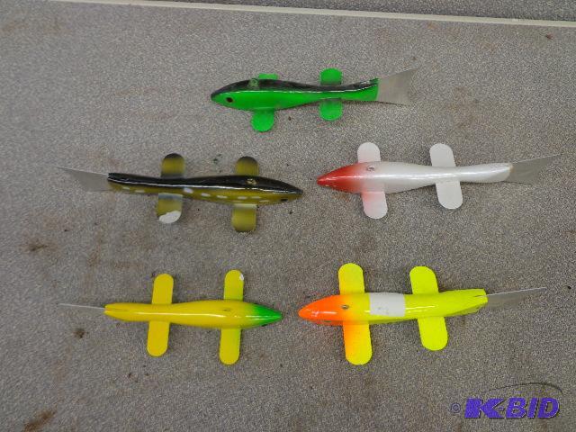 Spearing Decoys 2 - 6&quot Decoys 3 - 7 12&...