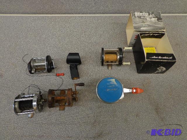 5 Fishing Reels 4 Big Caster Reels 1 Peering ...