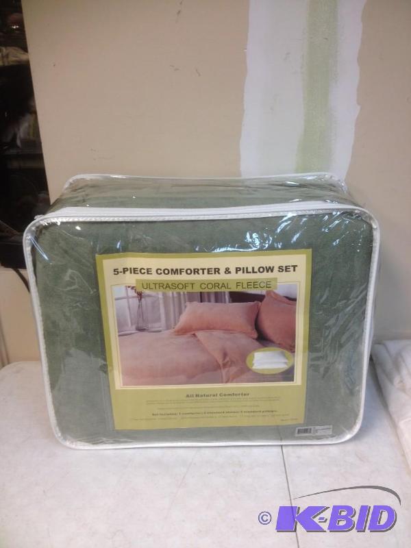 5 Piece Fleece Comforter And Pillow Set, Quee...