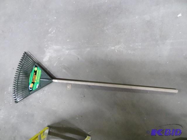 lot 21 image: NEW Plymouth Garden 24in Widesweep Rake, Poly...