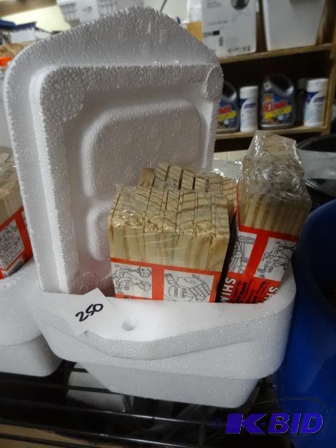 lot 250 image: New lot of 4 packages of wooden ships. 14 shi...