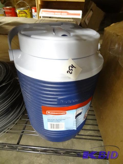 lot 254 image: New Rubbermaid water jug stain and odor resis...