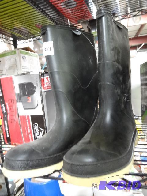 lot 257 image: New pair tingly brand Weather stars rubber bo...