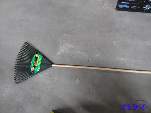 lot 26 image: NEW Plymouth Garden 24in Widesweep Rake, Poly...