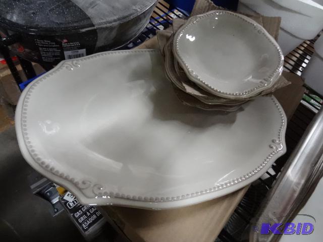 lot 263 image: New 6 piece lot Anchor Hocking Isabella servi...