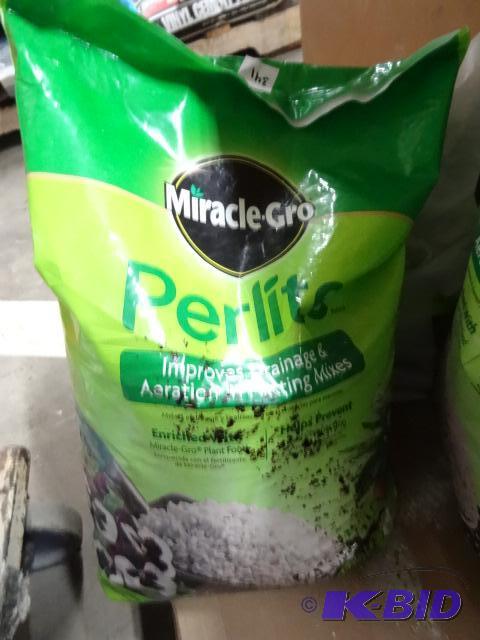 lot 341 image: Quantity 3 bags of Miracle Grow perlite. Impr...