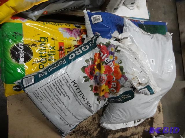 lot 343 image: New lot quantity 5 bags of potting and top s...