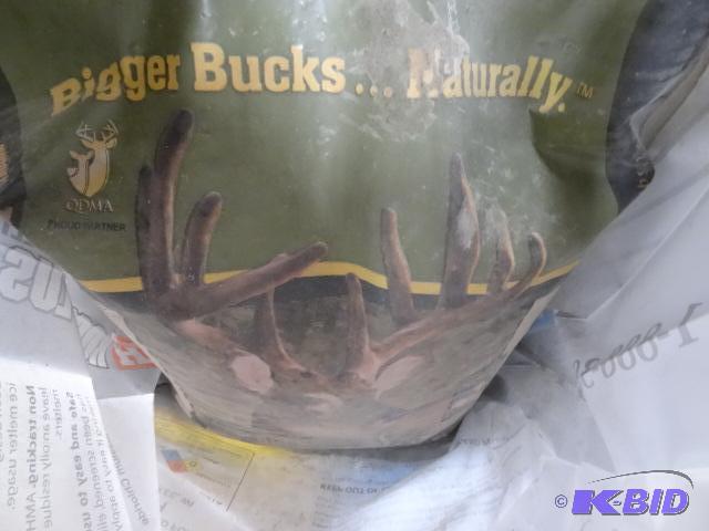 lot 362 image: New bag of trophy rock 65. Dear food. Approxi...