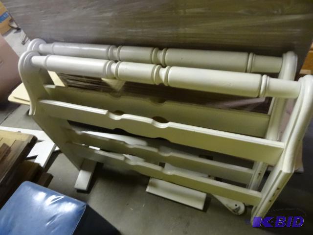 lot 411 image: Used day bed frame....