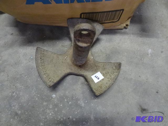 lot 425 image: used anchor. Fixed, 3 blade...