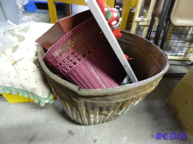 lot 446 image: Us lot of miscellaneous household items inclu...