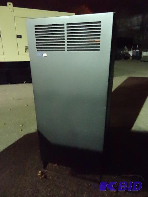 lot 453 image: Used IBM rs.6000 rack enclosure. Front and ba...