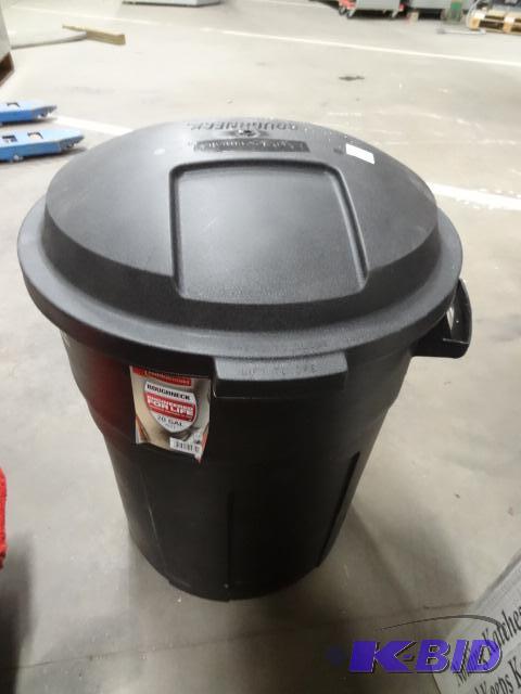 lot 7 image: NEW Rubbermaid Roughneck 20 Gal Ploy garbage ...