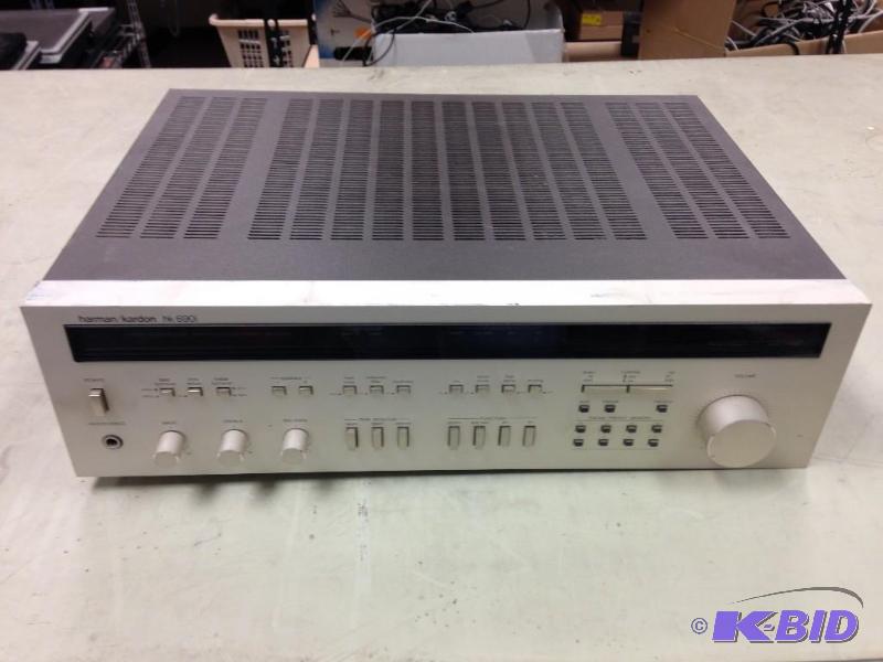 lot 21 image: Harmon Kardon hk690i Receiver Missing 2 of t...