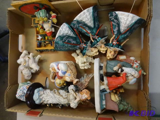 lot 102 image: Box of Christmas figurines...