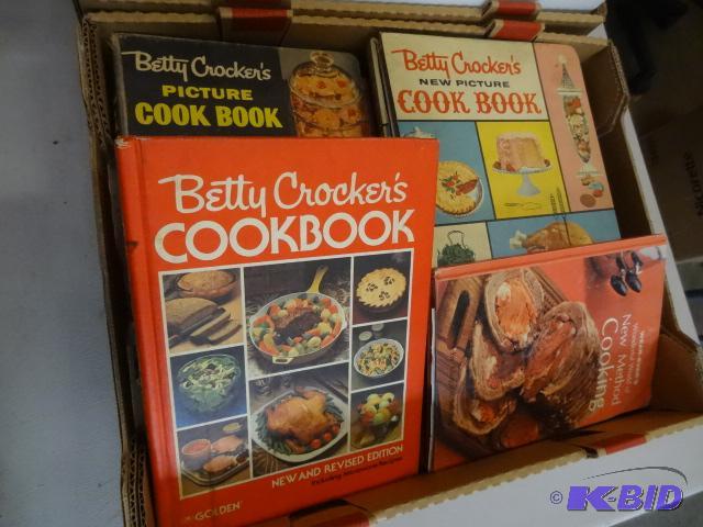 lot 119 image: Misc vintage cook books...