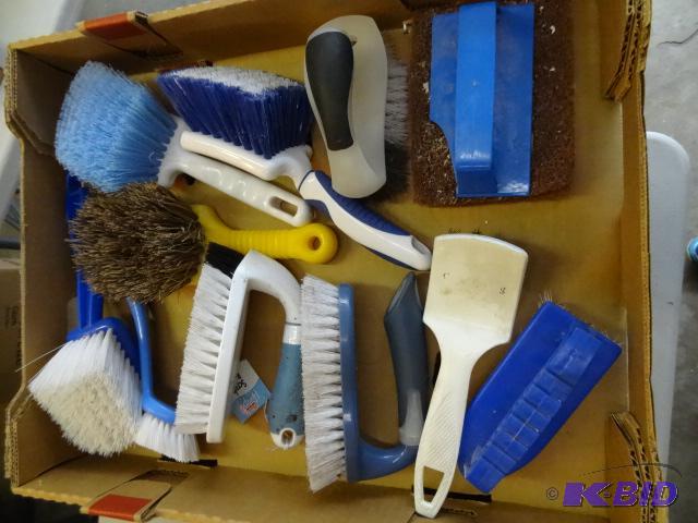 lot 125 image: Misc hand scrub brushes...