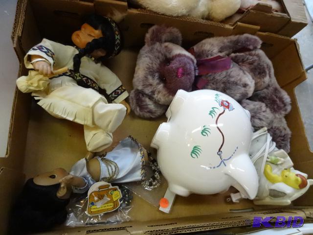 lot 139 image: Piggy bank. Winnie the pooh night lite. Teddy...