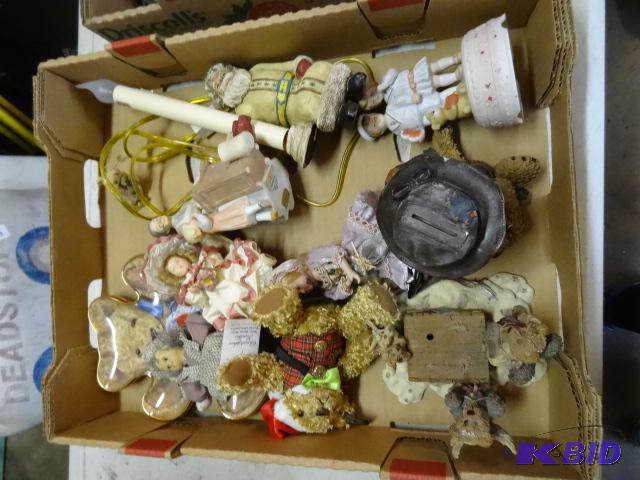 lot 150 image: Misc figurines and music boxes...