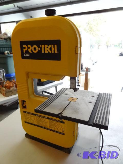 lot 153 image: Protech 3203 band saw. 110 volt. Works great...