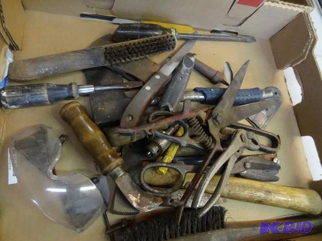 lot 156 image: Box of misc tools...