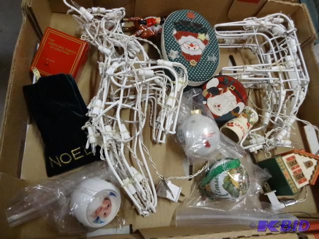 lot 160 image: Misc Christmas Dcor...