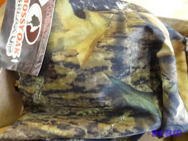 lot 175 image: Mossy oak seat cover. John Deere and Arctic C...