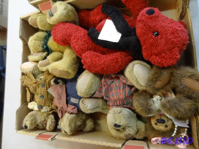 lot 191 image: Misc Boyds bears...
