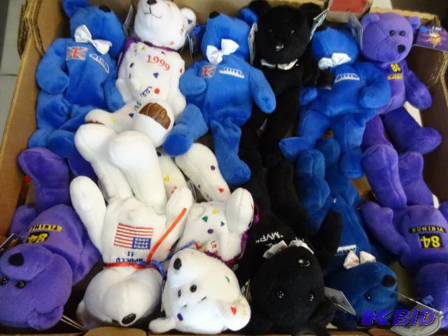 lot 195 image: Misc collectors bears...
