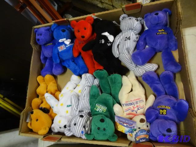 lot 196 image: Misc collectors bears...