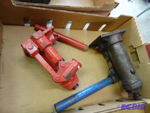 lot 212 image: 2 bottle jacks...