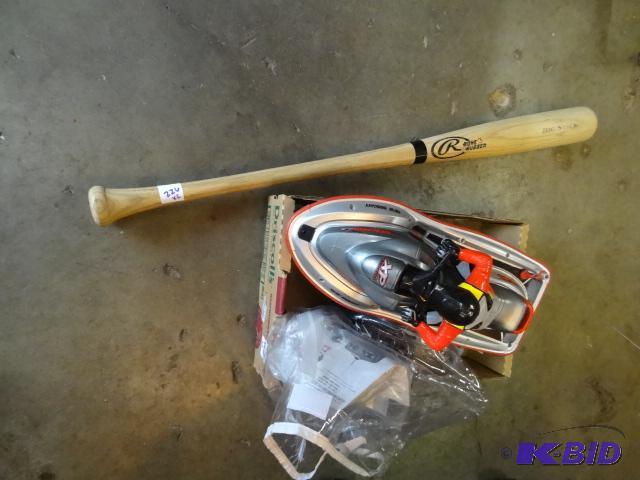 lot 226 image: Remote control Jet ski. Comes with remote, ch...