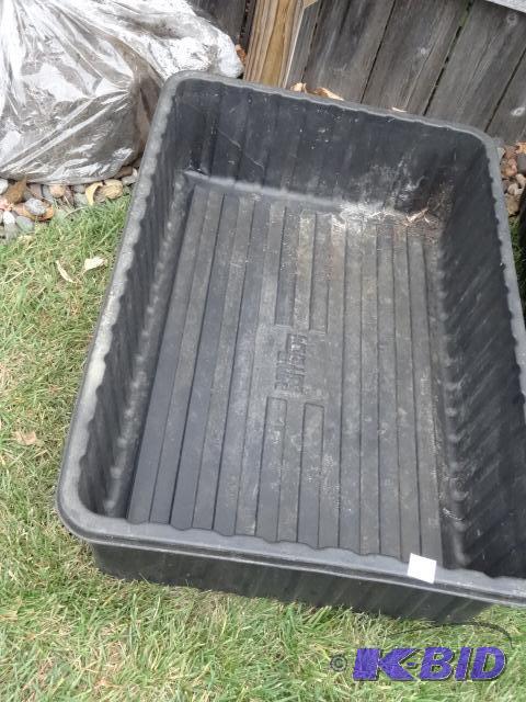 lot 23 image: Poly tub. 36 x 24...