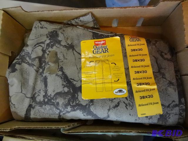 lot 230 image: New wrangler hunting pants. 38 x 30...