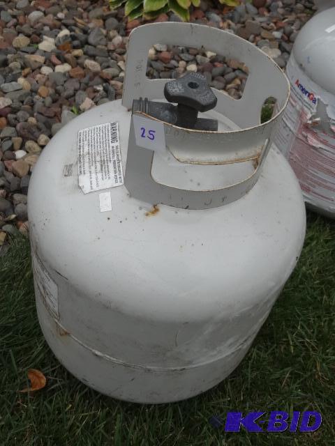 lot 25 image: New style 20 lb propane tank...