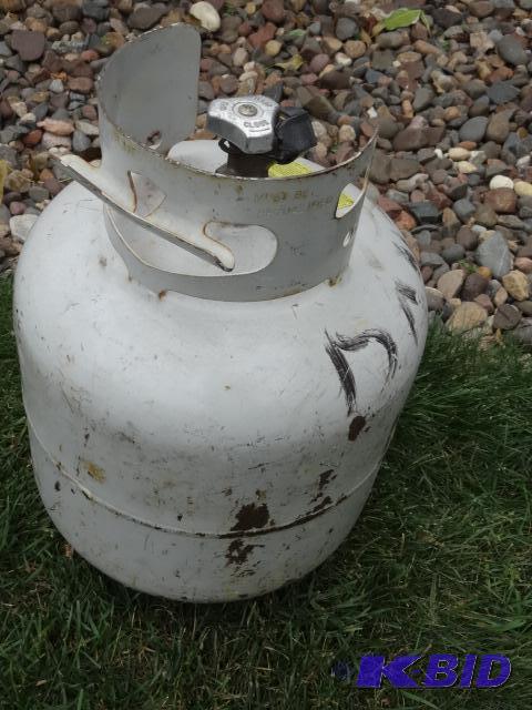 lot 26 image: New style 20 lb propane tank...