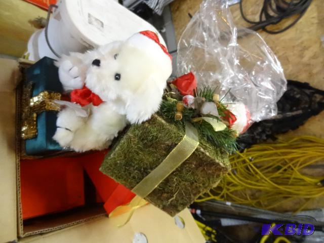lot 276 image: Misc Christmas box decorations...