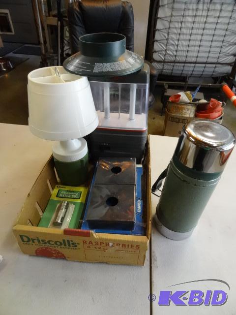 lot 286 image: Electric lantern. Thermos. Camping light. Bum...