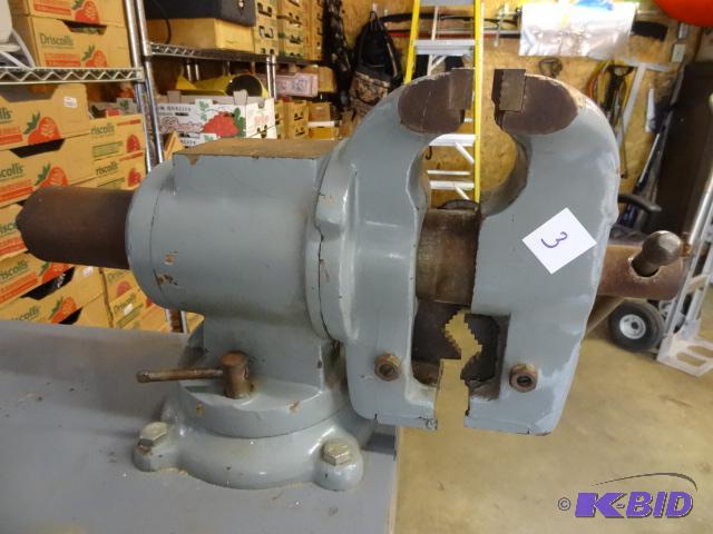 lot 3 image: Heavy duty Olympia 5" vise. Multi purpos...