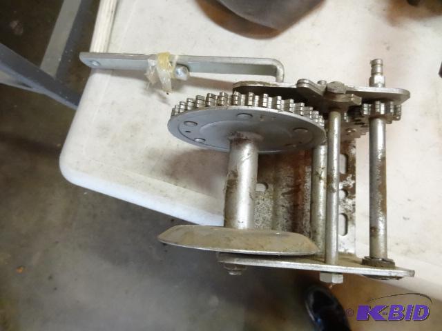 lot 305 image: 2 speed winch...