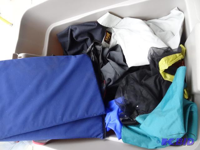 lot 332 image: Rubbermaid tote with misc bags...