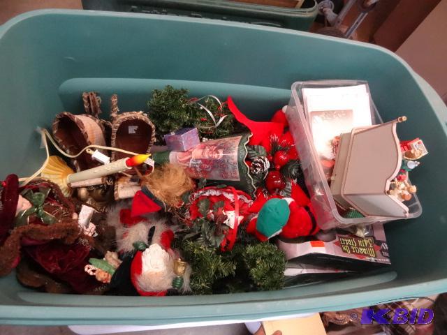 lot 338 image: Tub full of misc Christmas dcor...