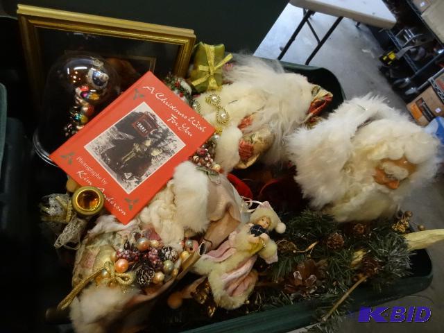 lot 339 image: Tub of misc Christmas dcor...