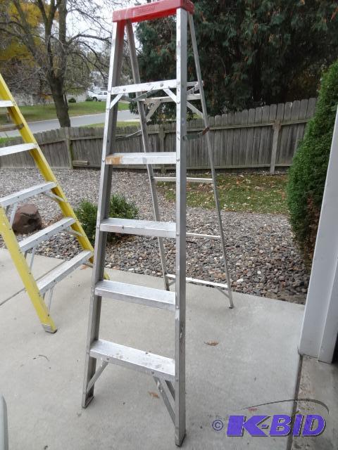 lot 341 image: 6 aluminum step laddder...