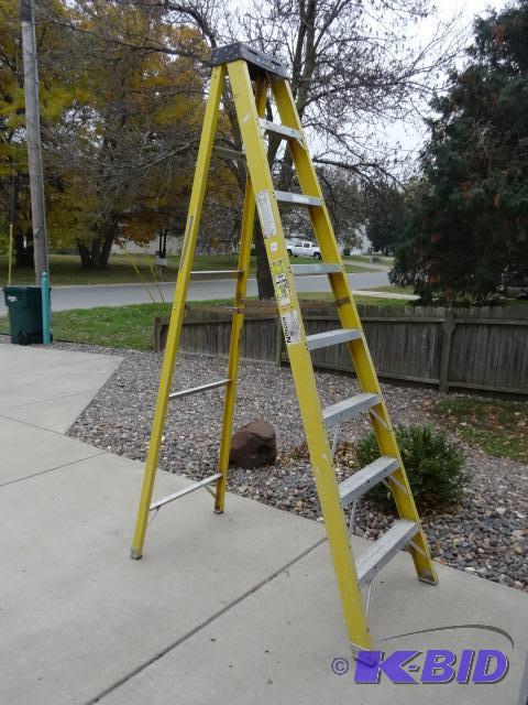 lot 342 image: 8 Werner fiberglass ladder...